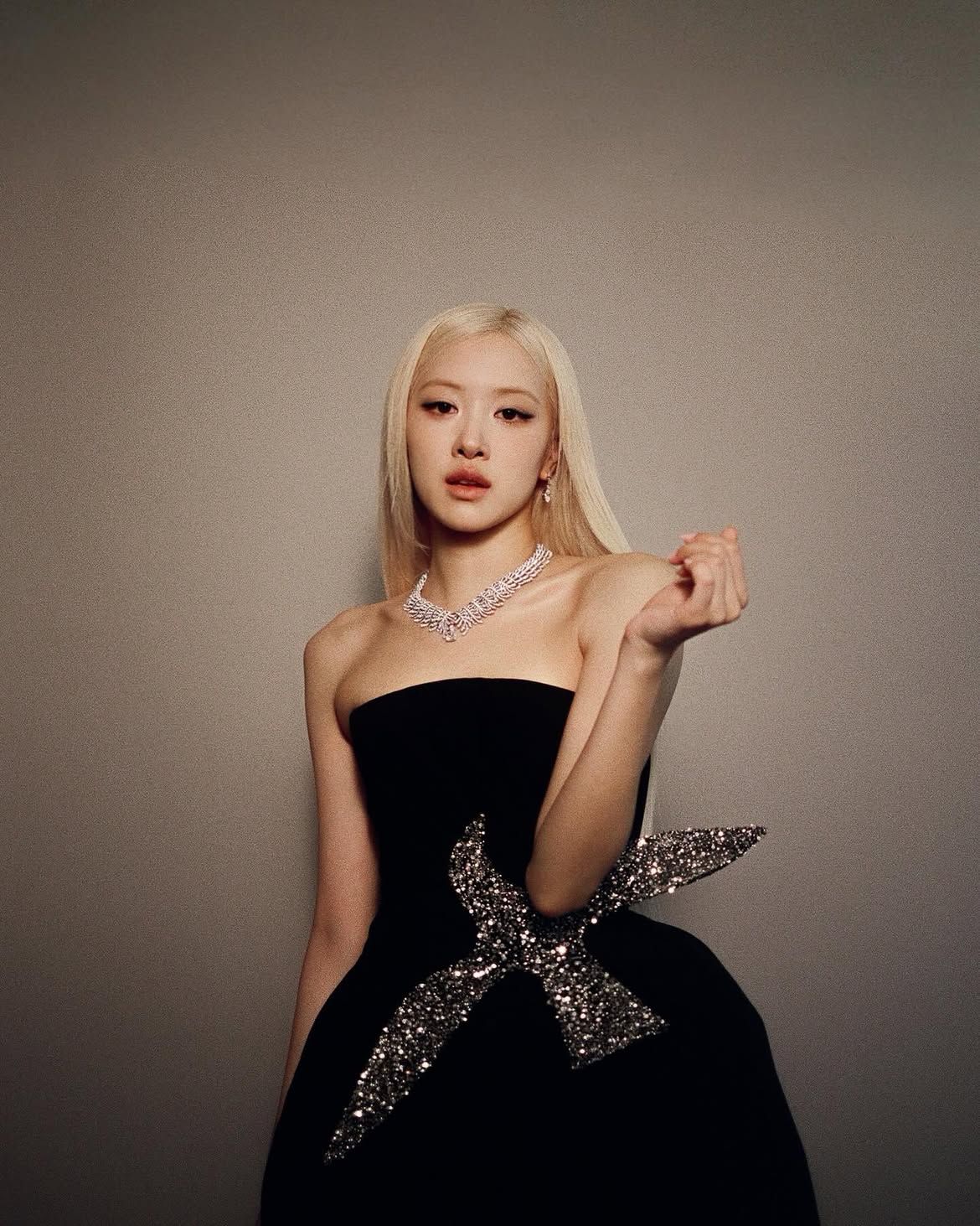 블랙핑크 로제 패션 | 인스타그램 @roses_are_rosie
