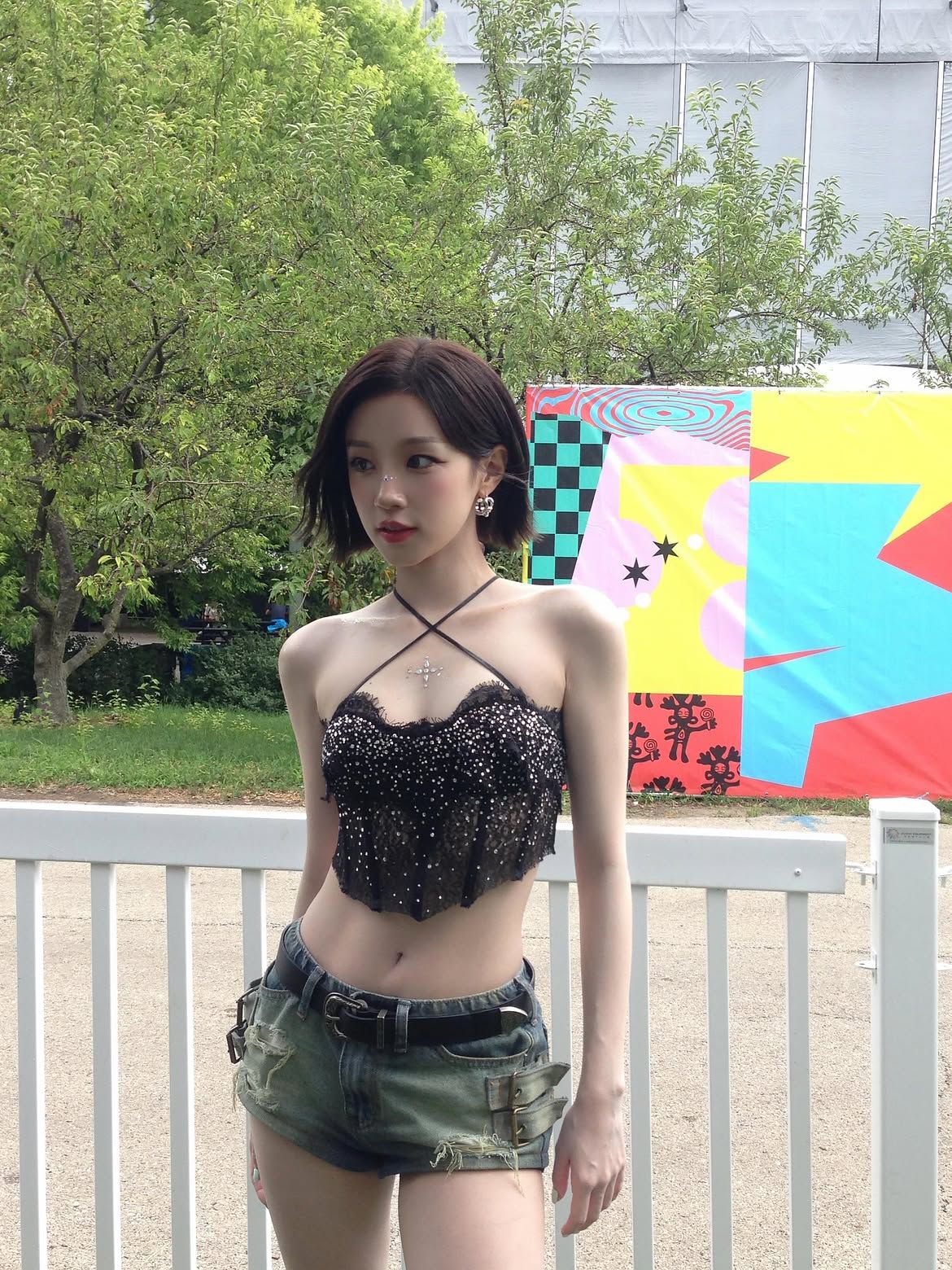 시원한 무드의 샤기 텍스처 보브 컷을 더한 아이들 우기 | 인스타그램 @yuqisong.923