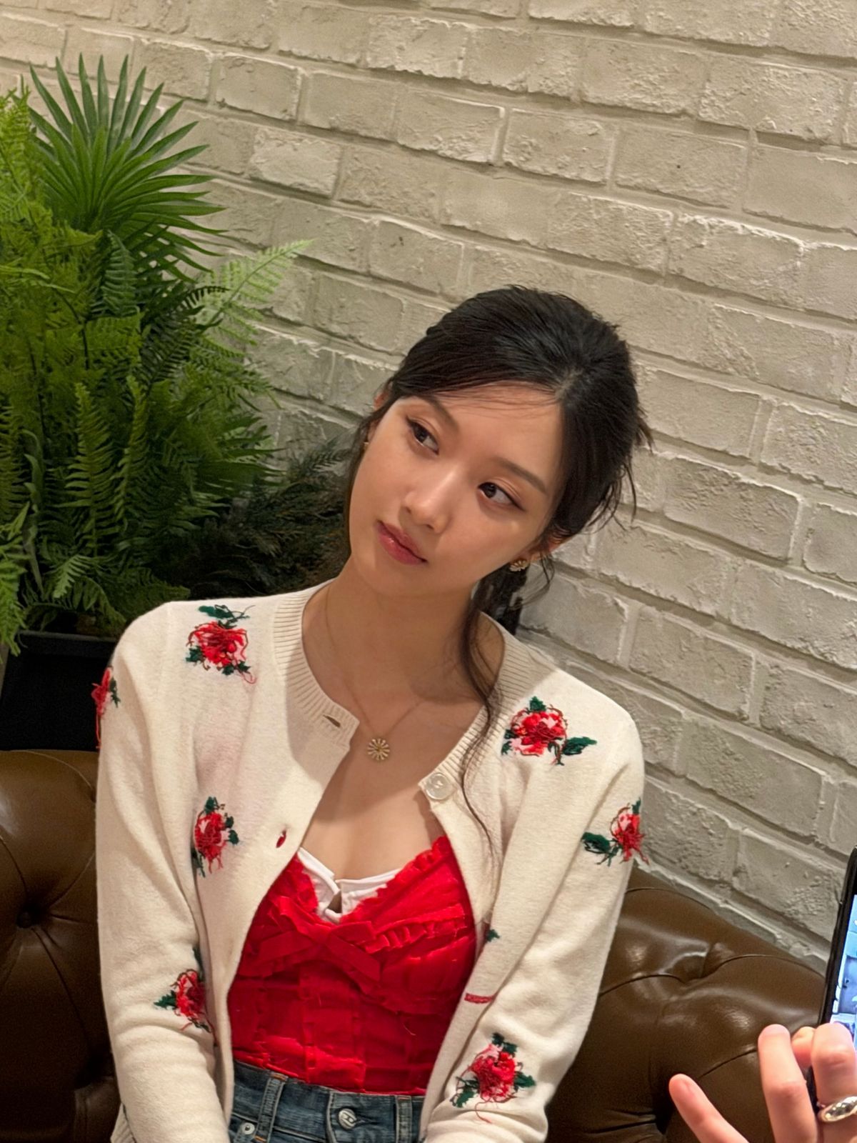 문가영의 슈슈통 가디건 코디. 사진 인스타그램 @m_kayoung