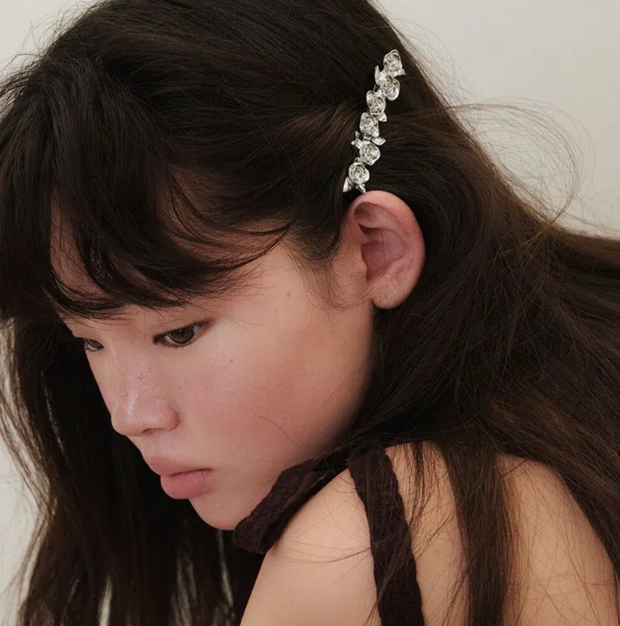 PETAL HAIR PIN