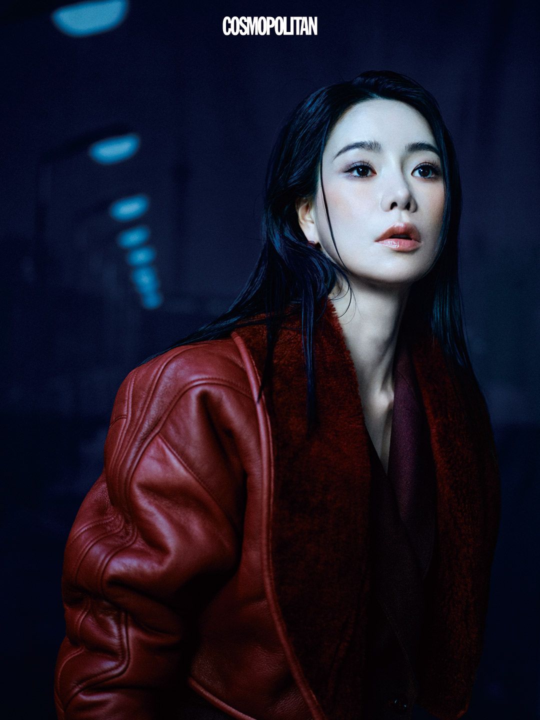 지가테 레더 재킷 1천2백58만원, 안기지아 버진 울 재킷 2백68만원, 슬라롬 버진 울 트라우저 1백68만원, 에스트레모 레더 글러브 가격미정, 귀고리 가격미정, 부티 힐 가격미정 모두 Max Mara. 블랙 프레임 선글라스 38만8천원 Max Mara Eyewear. 