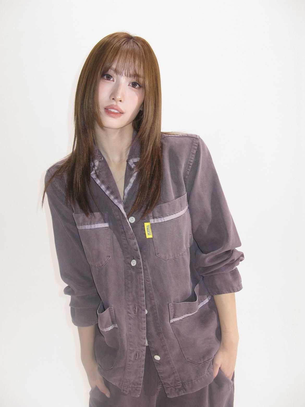 약간의 여백을 더해 풀뱅을 길이감 있게 연출한 모모 | 인스타그램 @momo