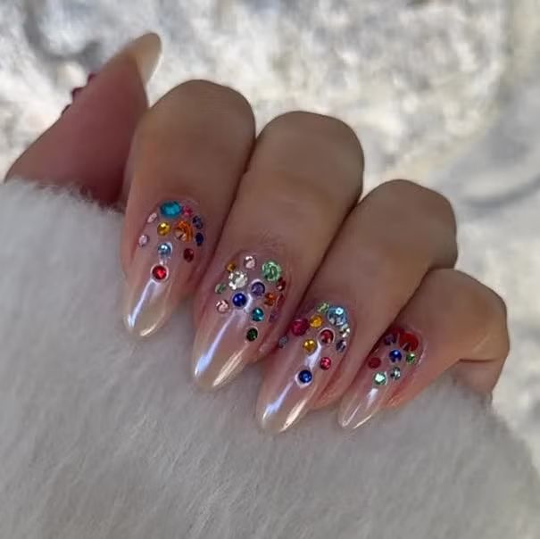 비다즐링 네일 아트 아이디어 | 사진 @nailsbyzola