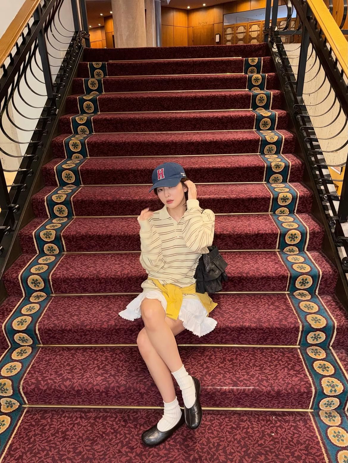 레드벨벳 슬기 폴로 셔츠 패션 | 인스타그램 @hi_sseulgi