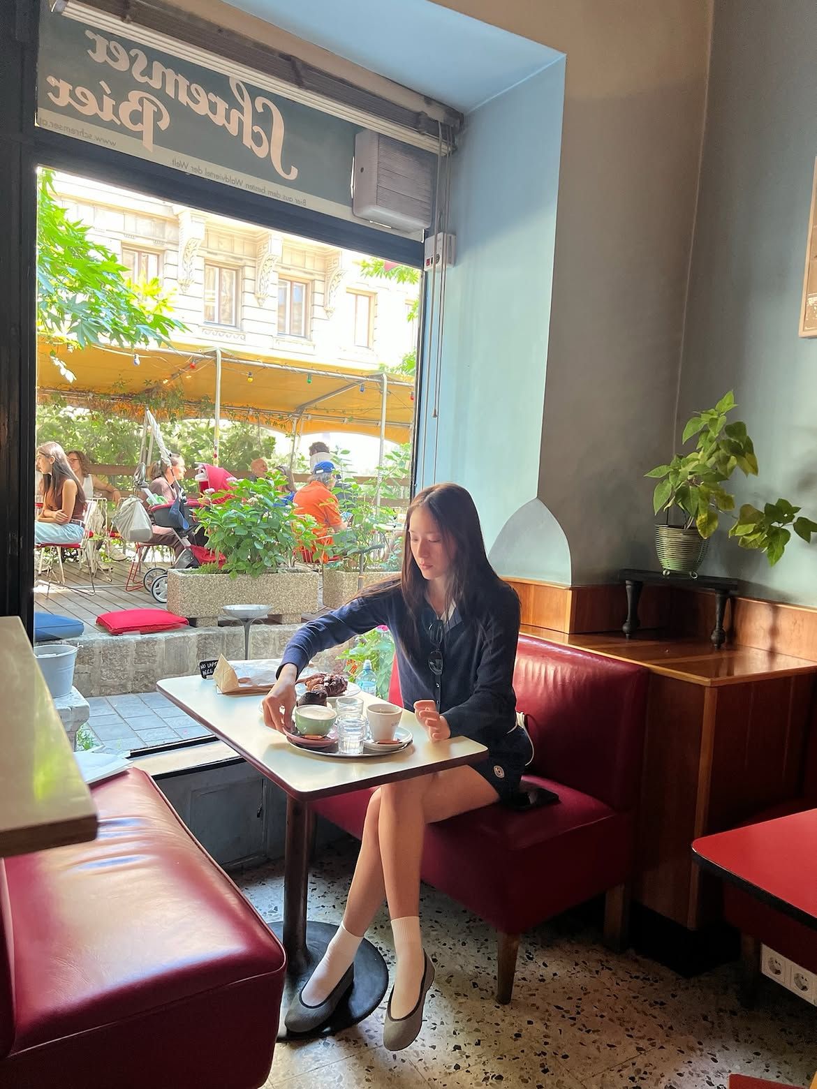 크리스탈 데일리 패션 | 인스타그램 @vousmevoyez