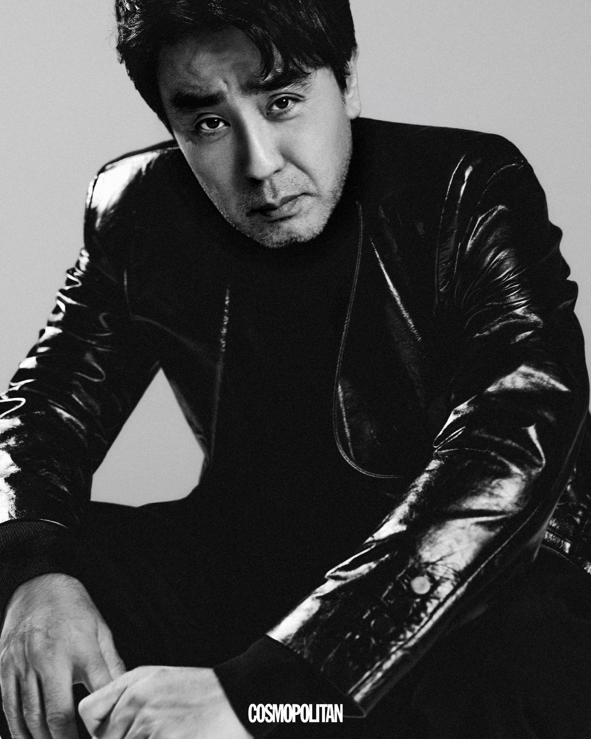 레더 재킷 Heon Kim. 이너 톱, 팬츠 스타일리스트 소장품.