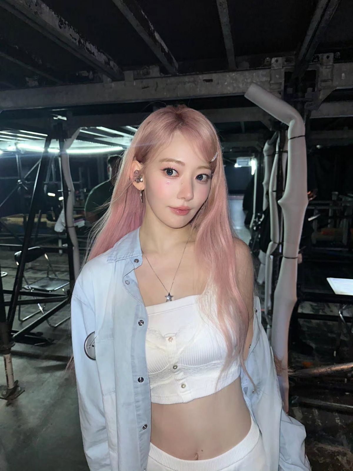 귀 앞으로 잔머리를 자연스럽게 연출한 사쿠라 | 인스타그램 @39saku_chan