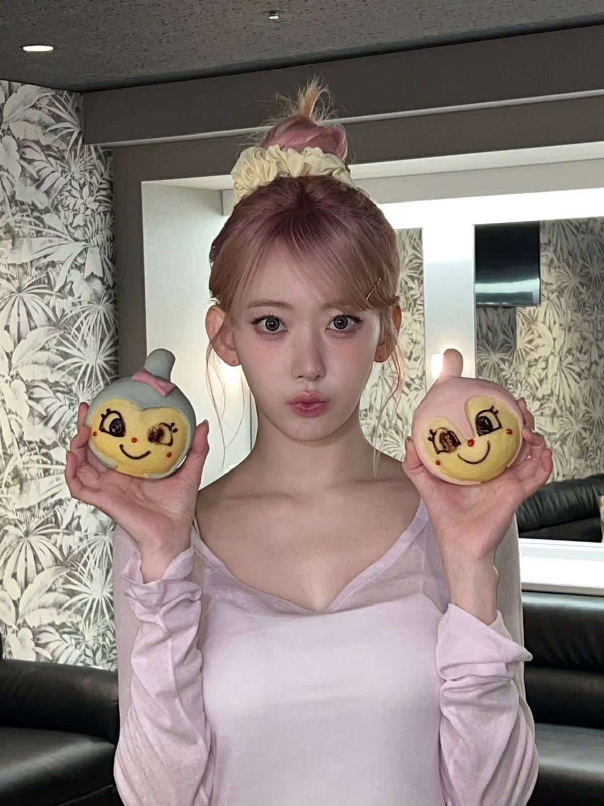 귀 앞으로 잔머리를 자연스럽게 연출한 사쿠라 | 인스타그램 @39saku_chan
