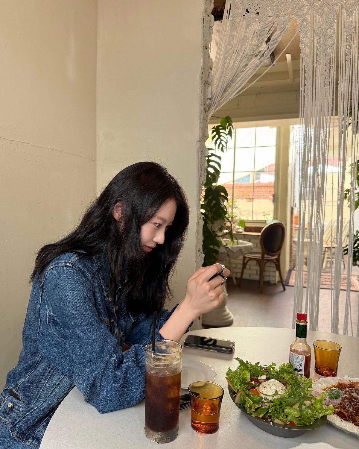 공승연의 청청 패션. 인스타그램 @0seungyeon