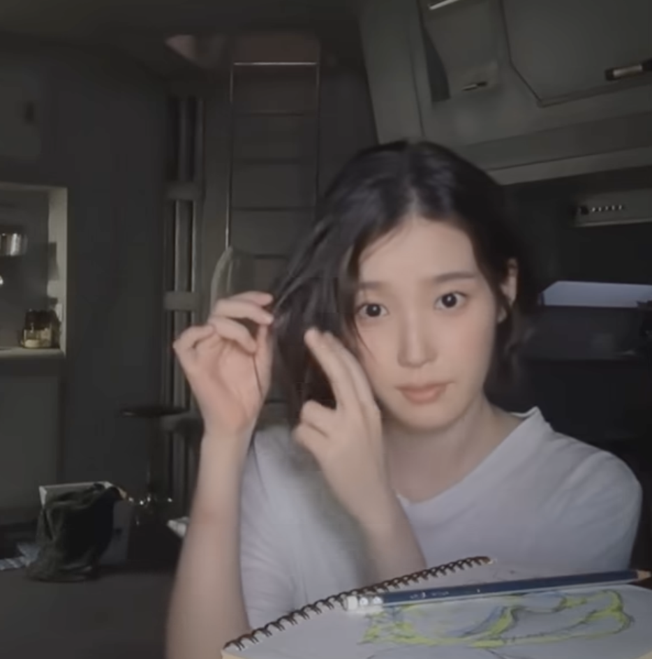 유튜브 채널 ‘이지금 [IU Official]’