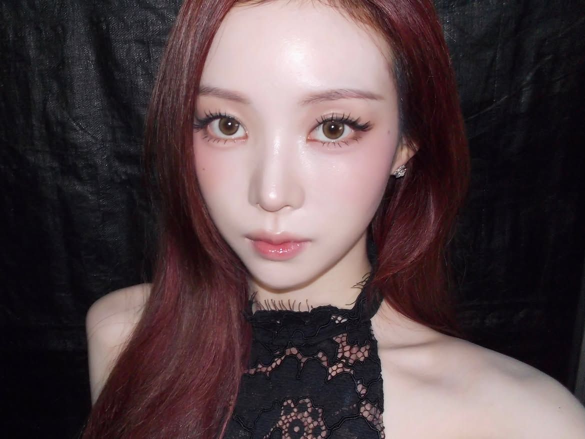 따뜻한 브라운 렌즈로 본래 눈동자와 자연스럽게 어우러진 나린ㅣ인스타그램 @meovv
