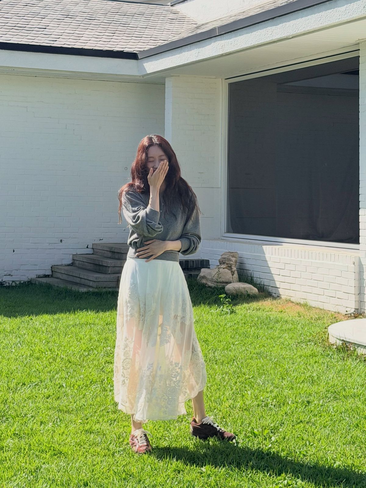 정려원의 그레이 니트 코디. 인스타그램 @yoanaloves