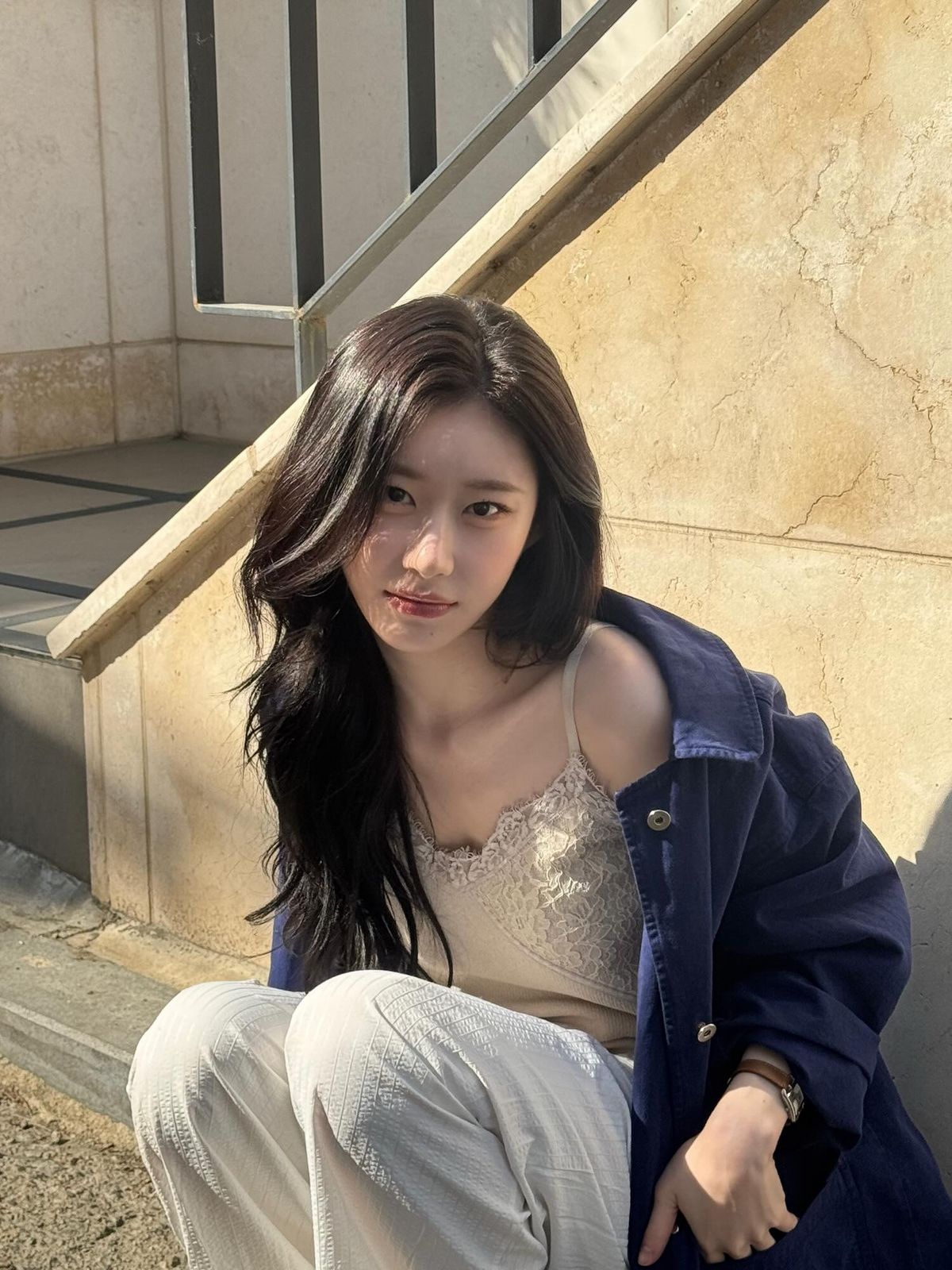채령의 필드재킷 코디. 인스타그램 @chaerrry0