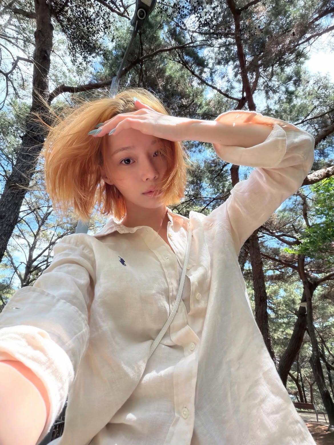 턱선 부근에서 툭 떨어지는 짧은 길이의 단발을 한 윈터ㅣ인스타그램 @imwinter