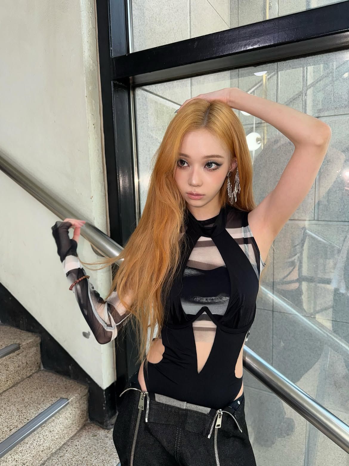 긴 스트레이트 헤어에 밝은 컬러로 염색한 윈터ㅣ인스타그램 @imwinter