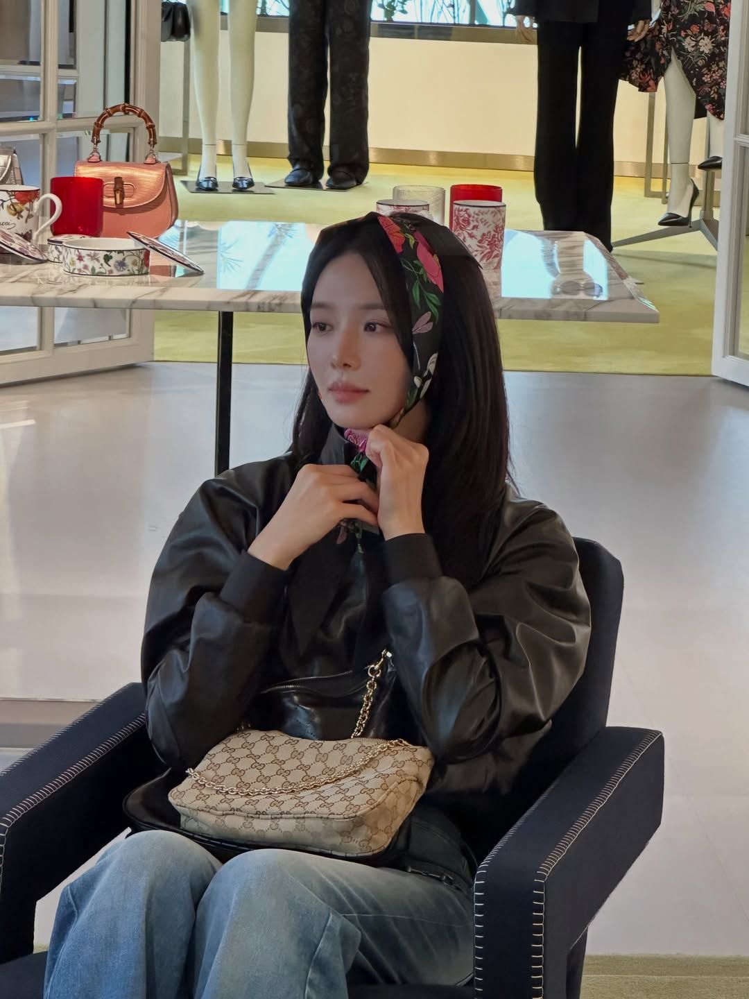 박규영 가죽 점퍼 패션 | 인스타그램 @lavieenbluu