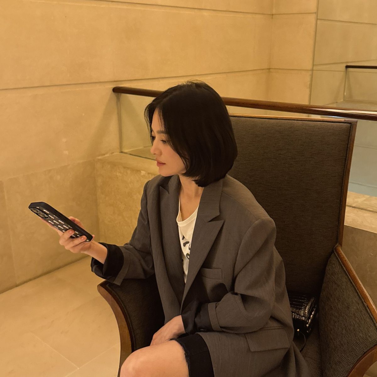 송혜교의 블레이저 코디. 인스타그램 @kyo1122