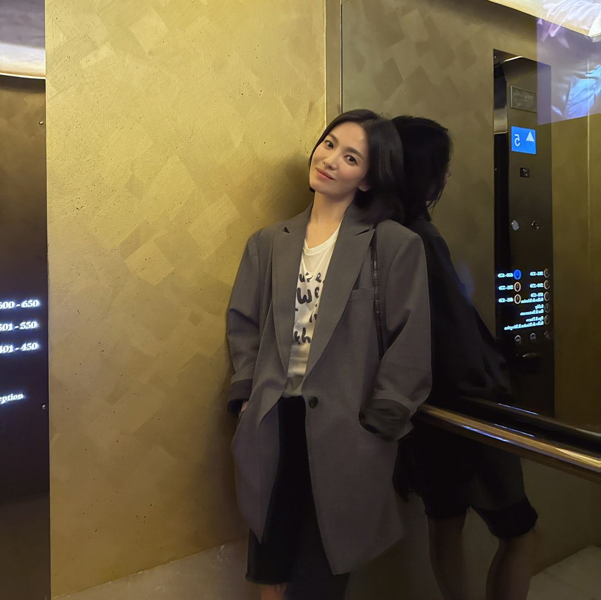 송혜교의 블레이저 코디. 인스타그램 @kyo1122