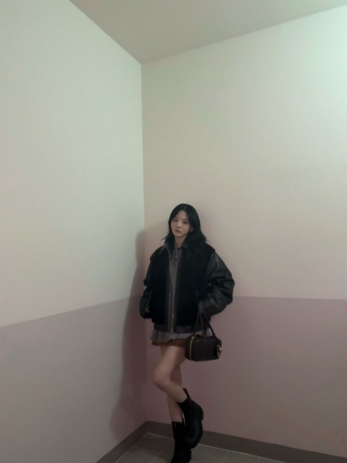 라이더 재킷을 입은 조이현. 사진 인스타그램 @yihyun_1208