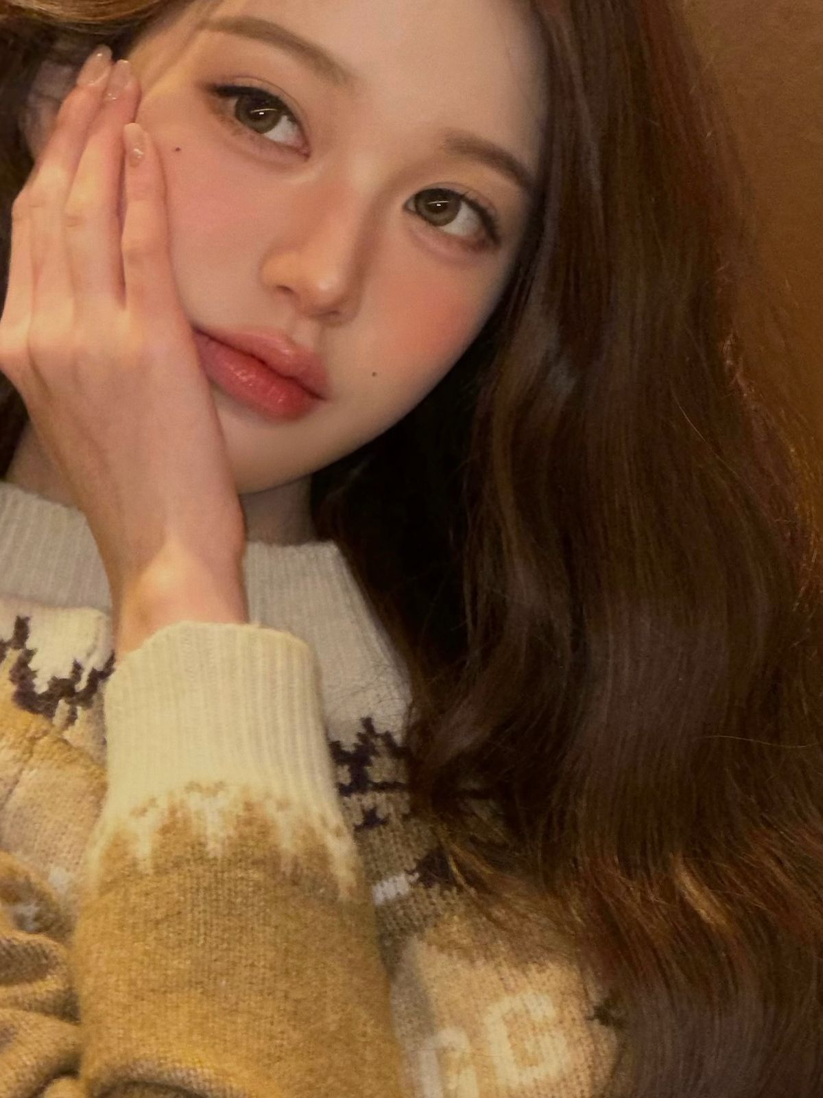 굵고 정돈된 느낌의 글램 웨이브를 한 장원영 | 인스타그램 @for_everyoung10