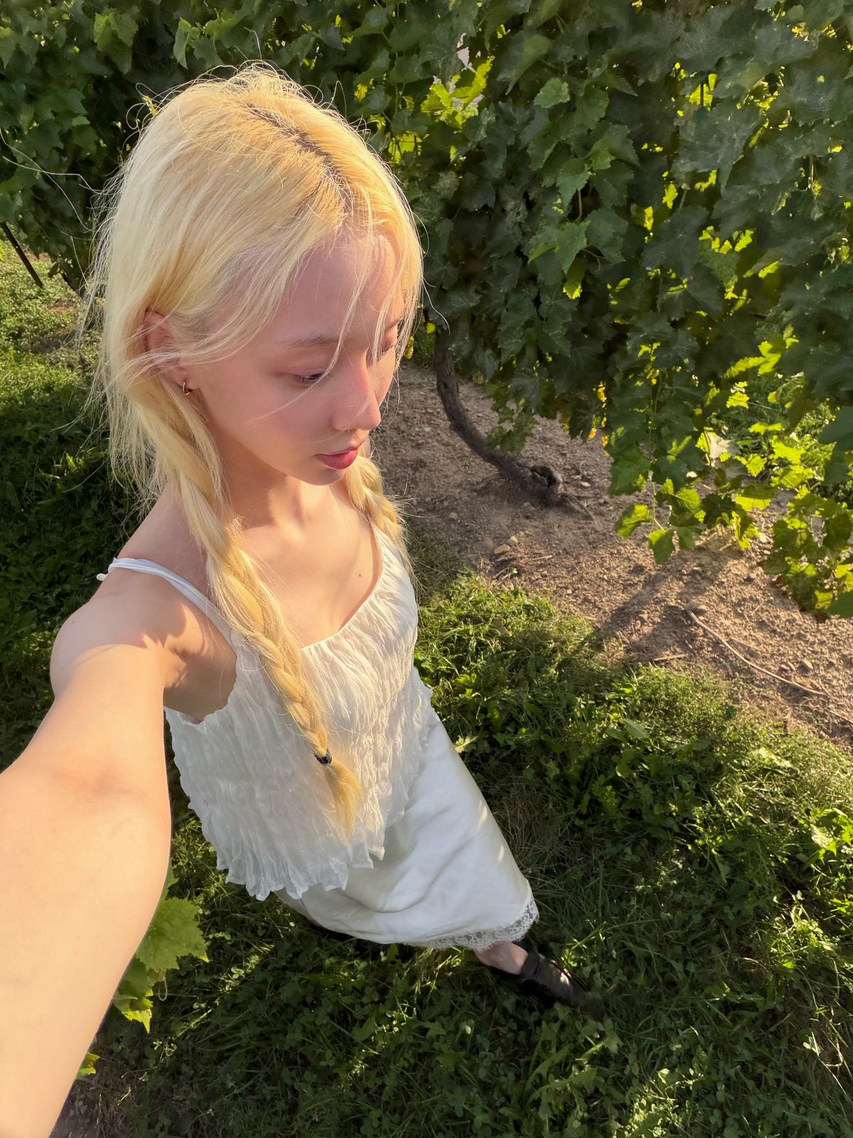 로우 브레이드 헤어에 잔머리를 더한 윈터 | 인스타그램 @imwinter