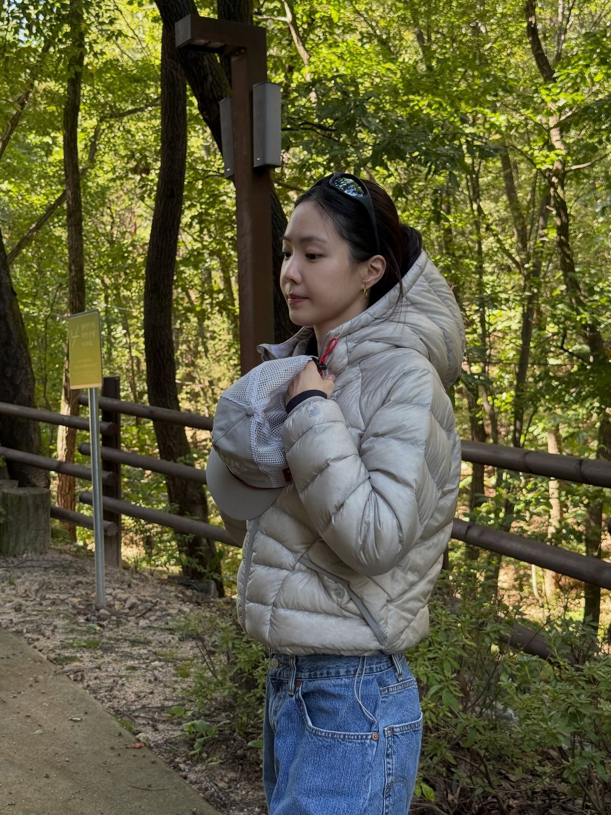 손나은의 경량 패딩 코디. 인스타그램 @marcellasne_