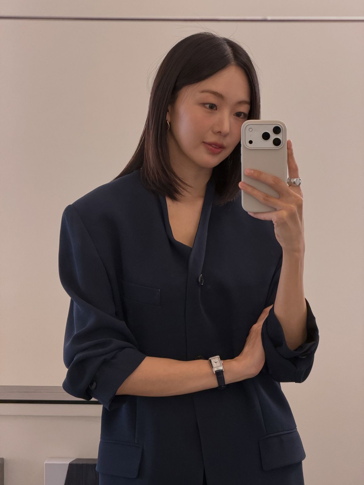 금새록, 정장 패션 | 인스타그램 @goldnewrok