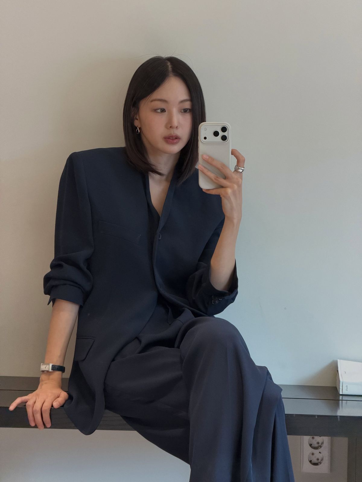금새록, 정장 패션 | 인스타그램 @goldnewrok