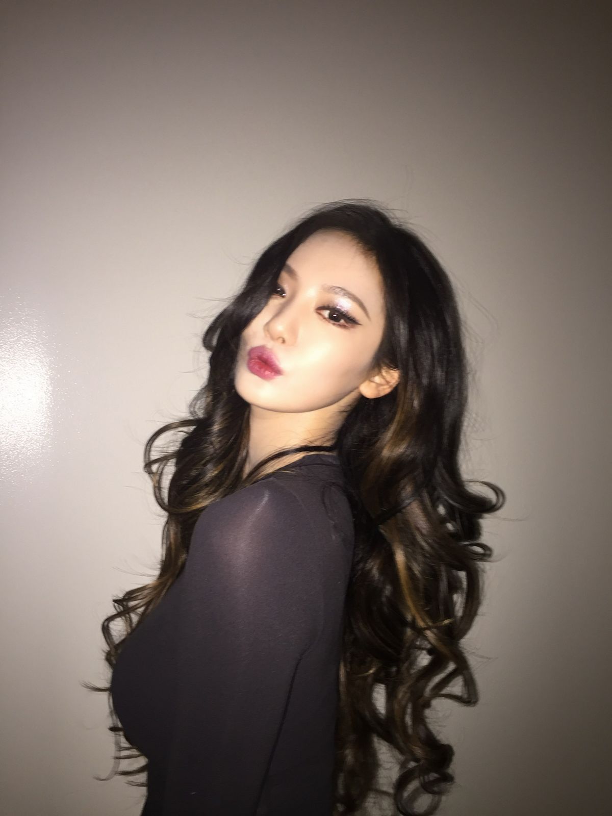 닝닝의 버건디 립 메이크업. 인스타그램 @imnotningning