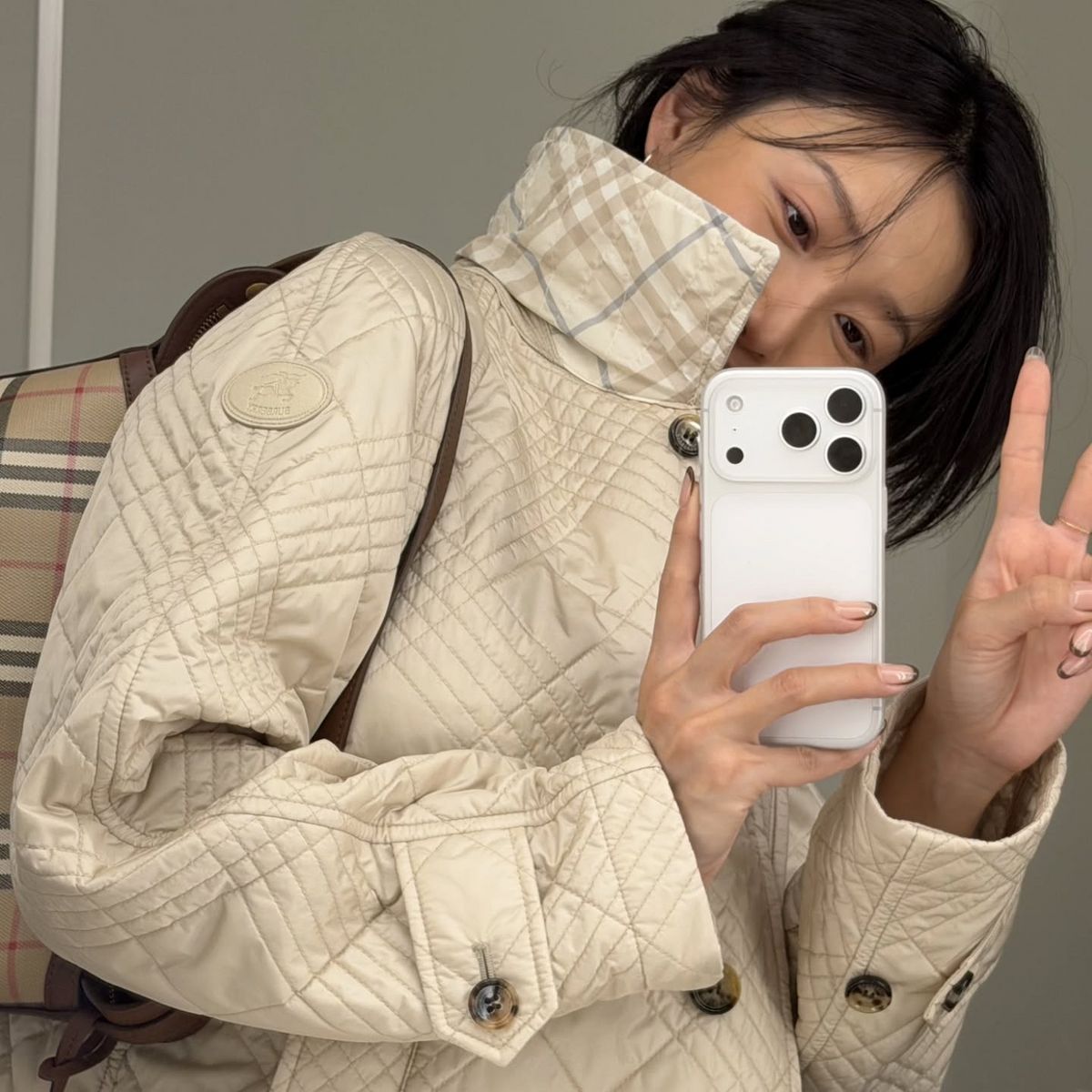 화사, 겨울 화이트 패션 | 인스타그램 @_mariahwasa