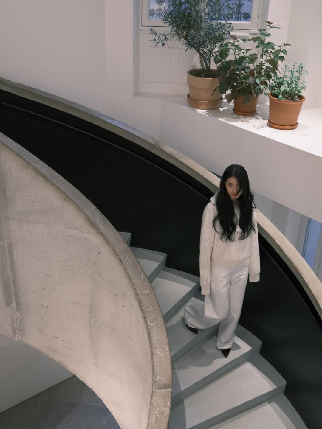 수지, 뾰족구두 패션 | 인스타그램 @skuukzky