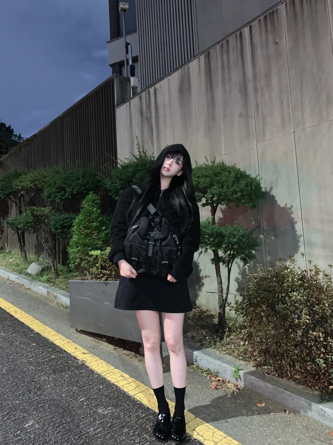 카리나, 초겨울 검은 양말 패션 | 인스타그램 @katarinabluu