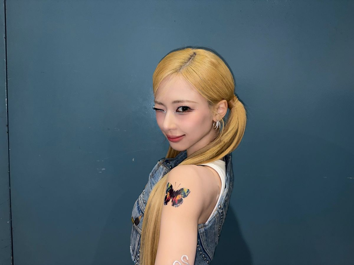 옐로 빛이 가미된 골드 블론드 헤어의 베이비몬스터 루카 | 인스타그램 @babymonster_ygofficial