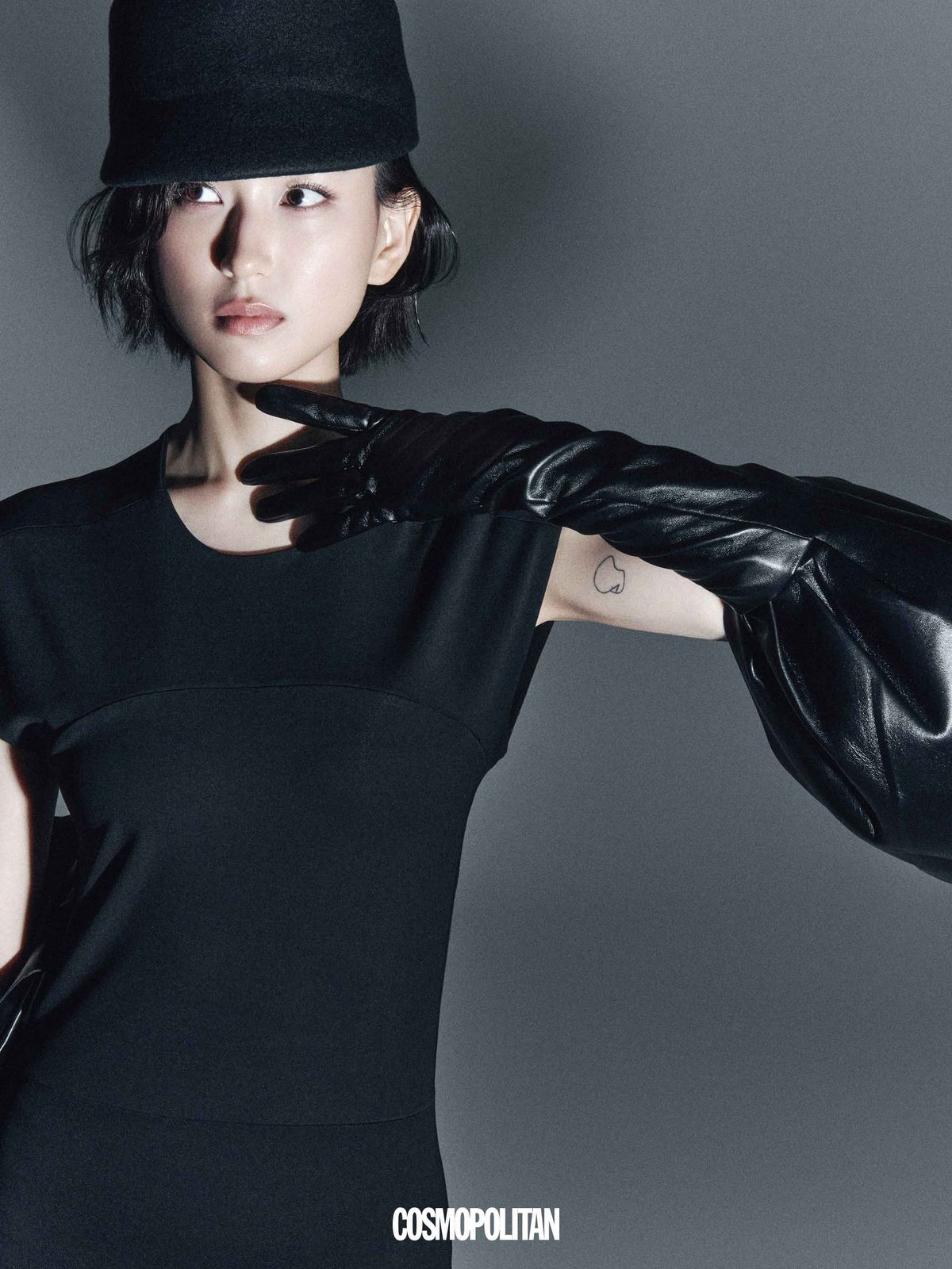 드레스 Jil Sander. 모자, 장갑 스타일리스트 소장품.