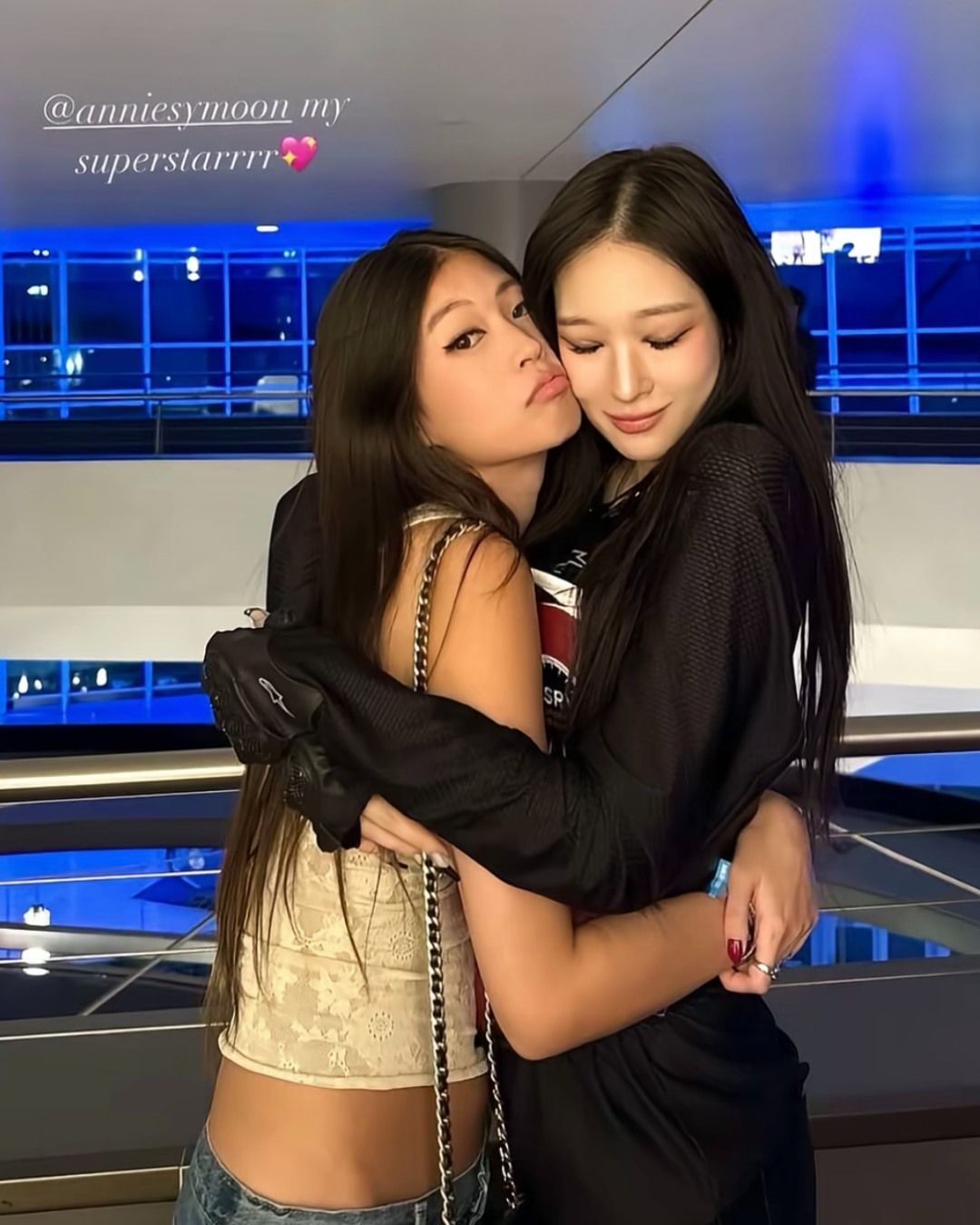 훈훈한 자매미를 보여준 애니와 테일러ㅣ인스타그램 @taylorsjmoon