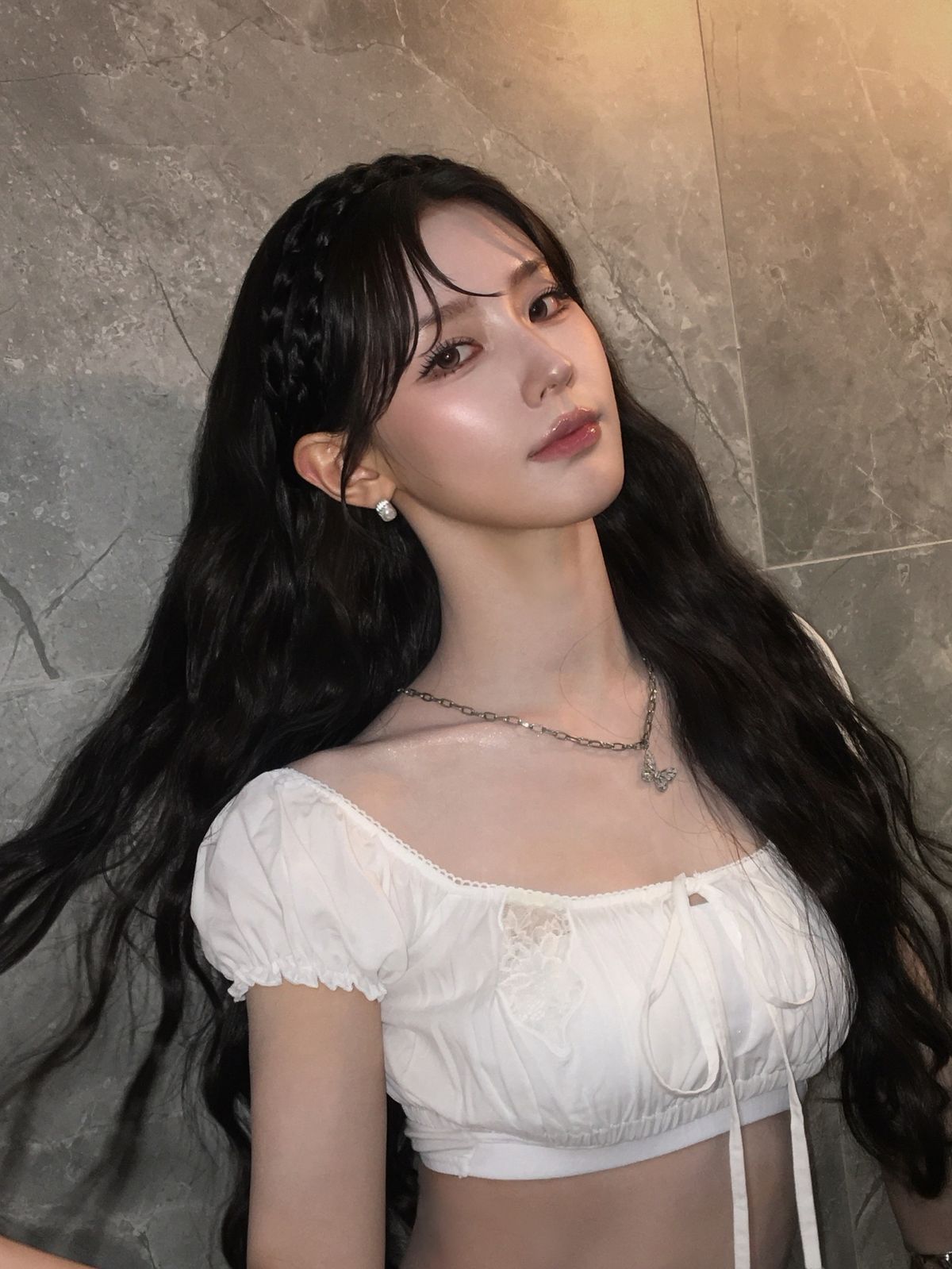히피 펌보다 한층 자연스럽게 풀린 느낌을 연출한 미연 | 인스타그램 @noodle.zip
