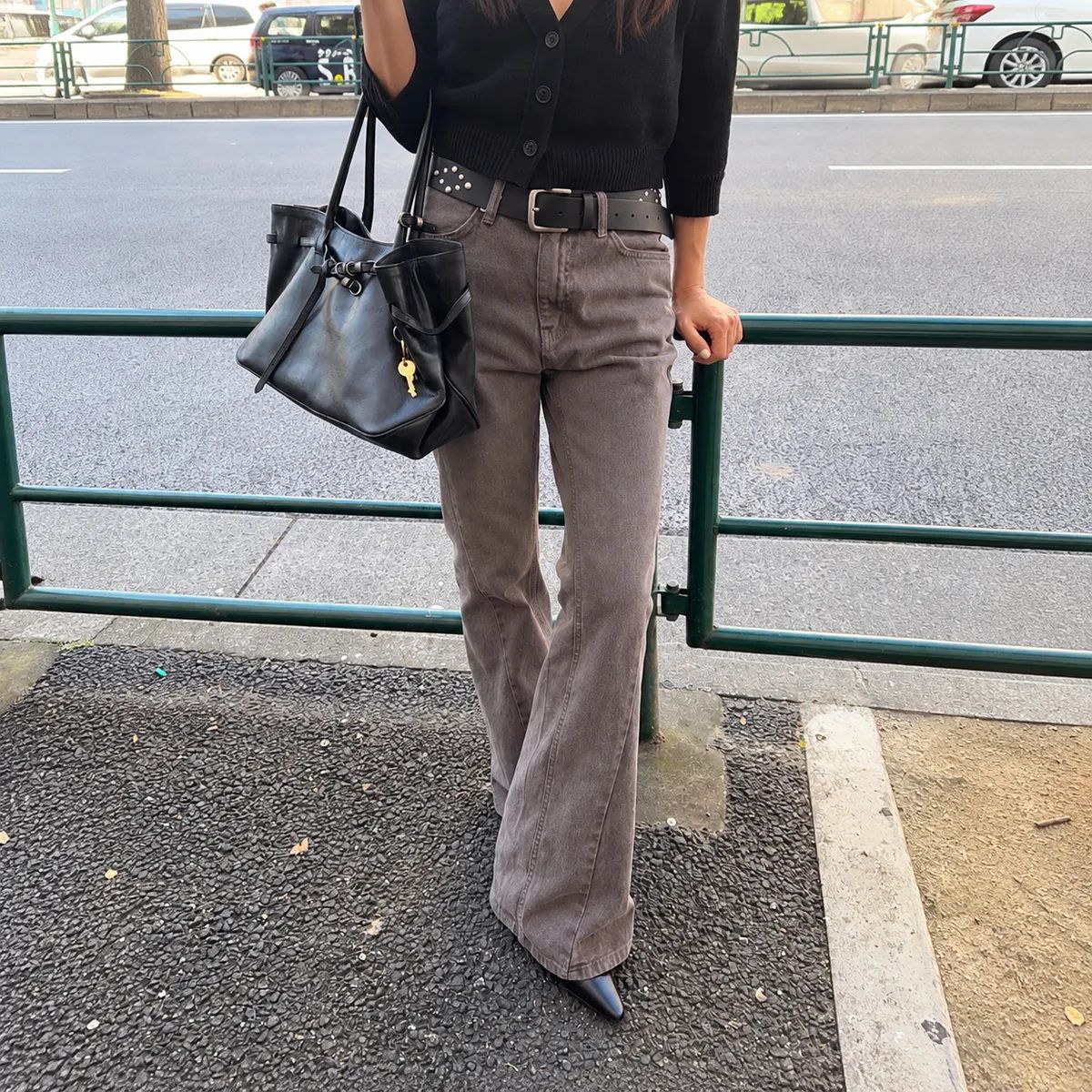 다이드 커브 부츠컷 팬츠 브라운