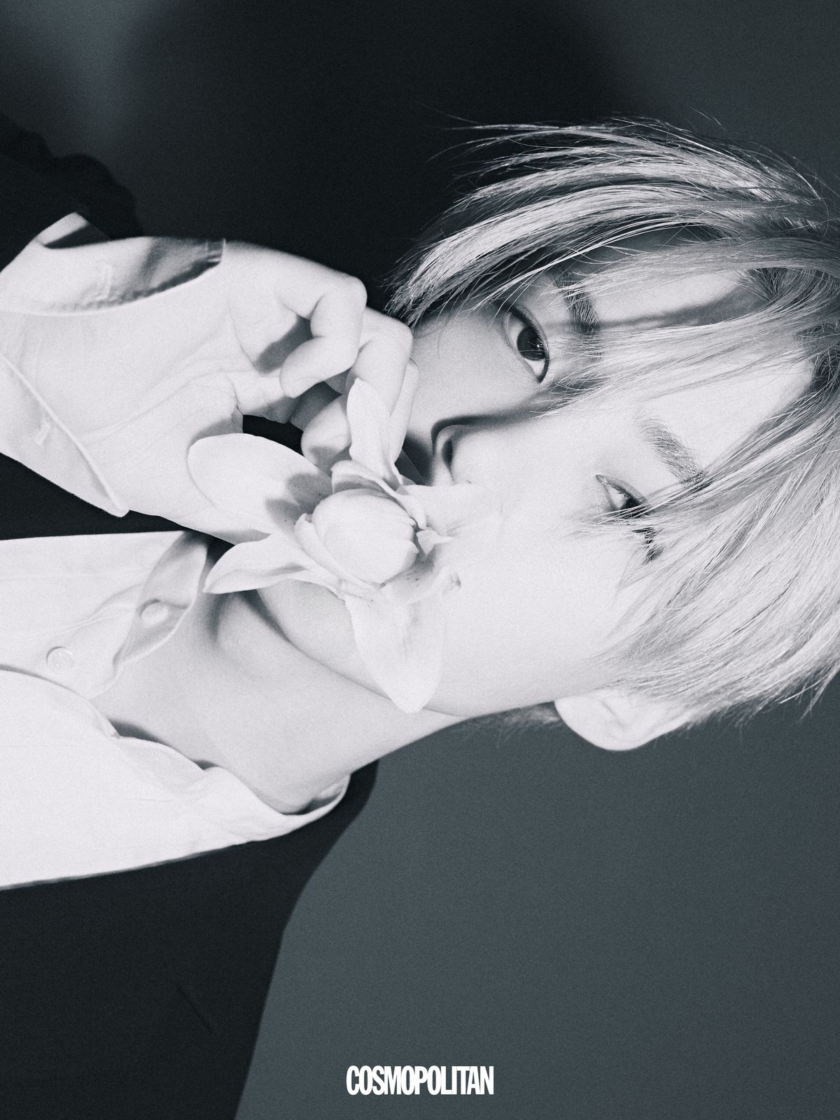 재킷, 셔츠 모두 FENDI.