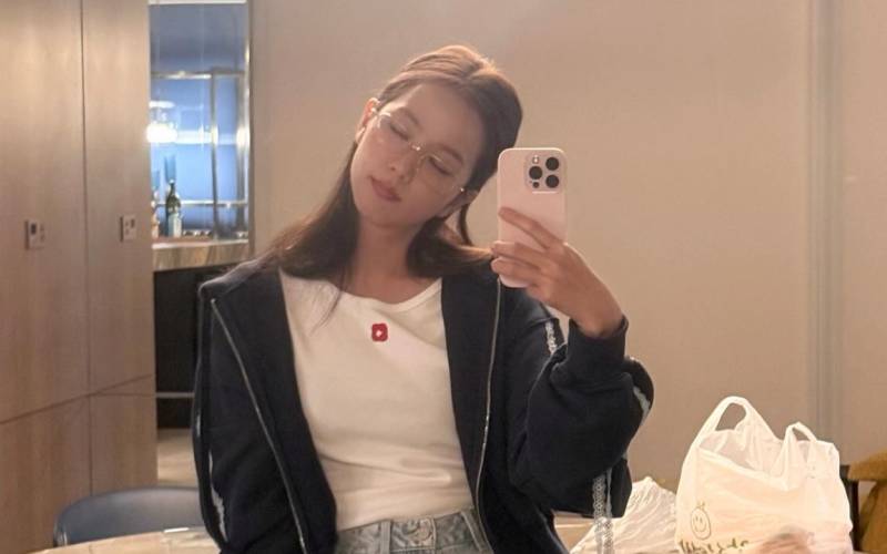 블랙핑크 지수, 미야오, 키키는 모두 찢청 코디 장인! 패피 셀럽들의 스타일링 팁은?