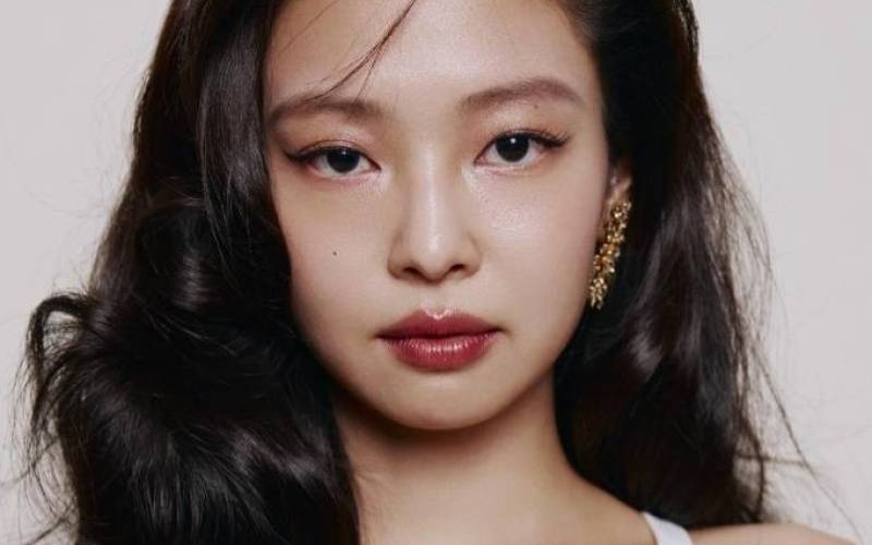 같은 샤넬 쇼, 분위기는 정반대? 제니·카즈하·김민하의 메이크업 비교