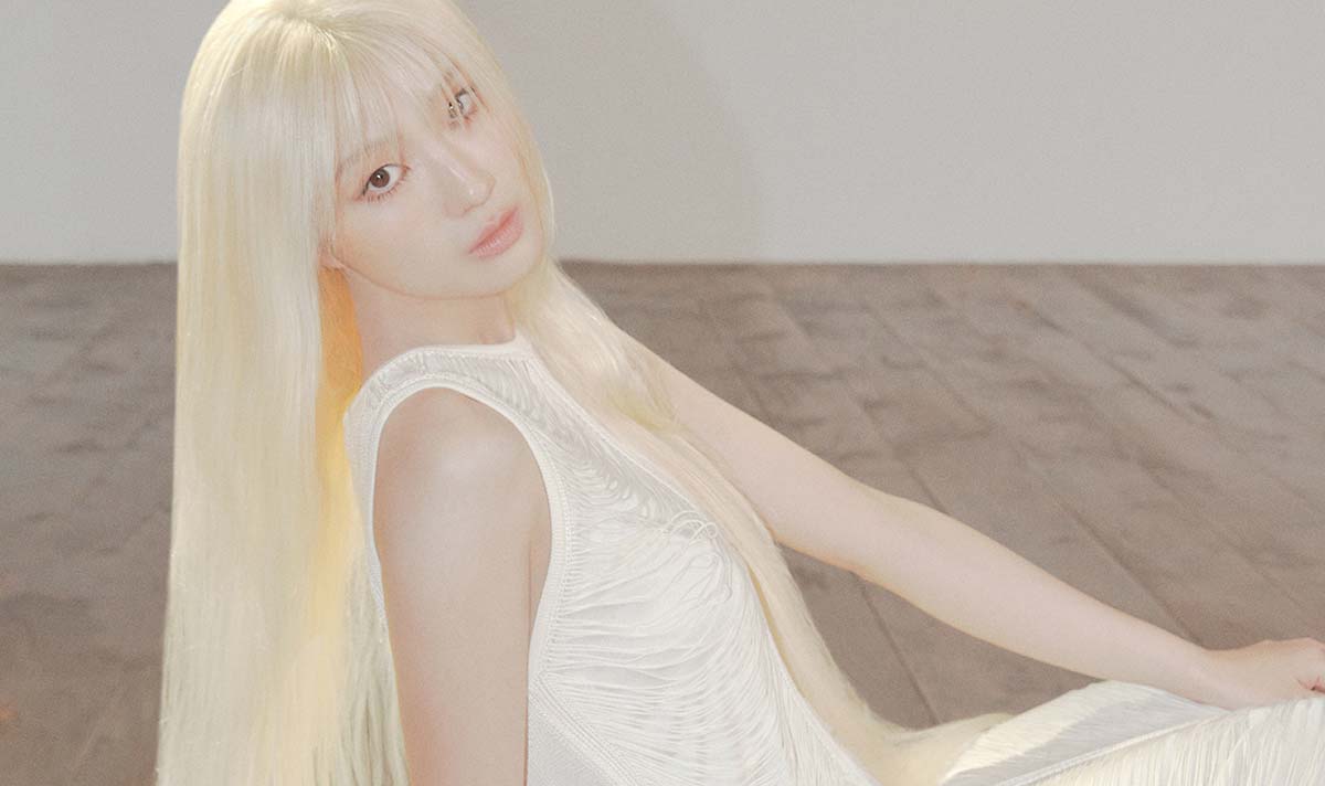 배우 김혜윤 코스모 4월호 커버 공개