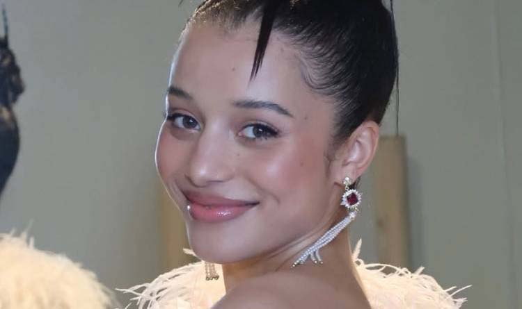 벚꽃 대신, 지금 유행하는 ‘그레이 핑크’ 블러셔 5