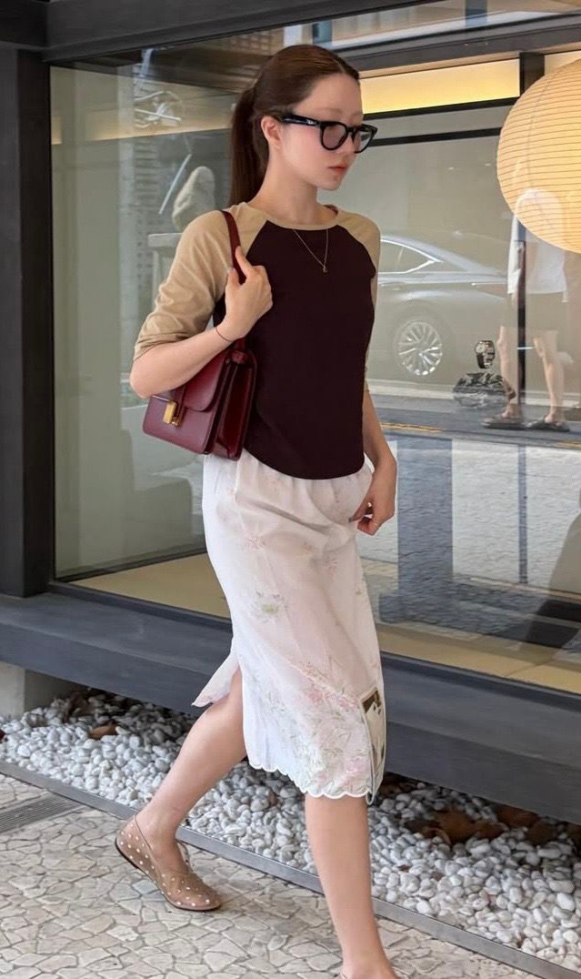 레글런 티셔츠가 다시 뜬다! 안유진·고윤정도 입은 가을 티셔츠