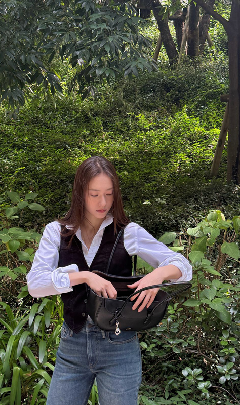 신상 가을 셔츠 안 사도 됩니다. 한소희, 크리스탈, 류진처럼 기존 셔츠로 코디하면 되니까요
