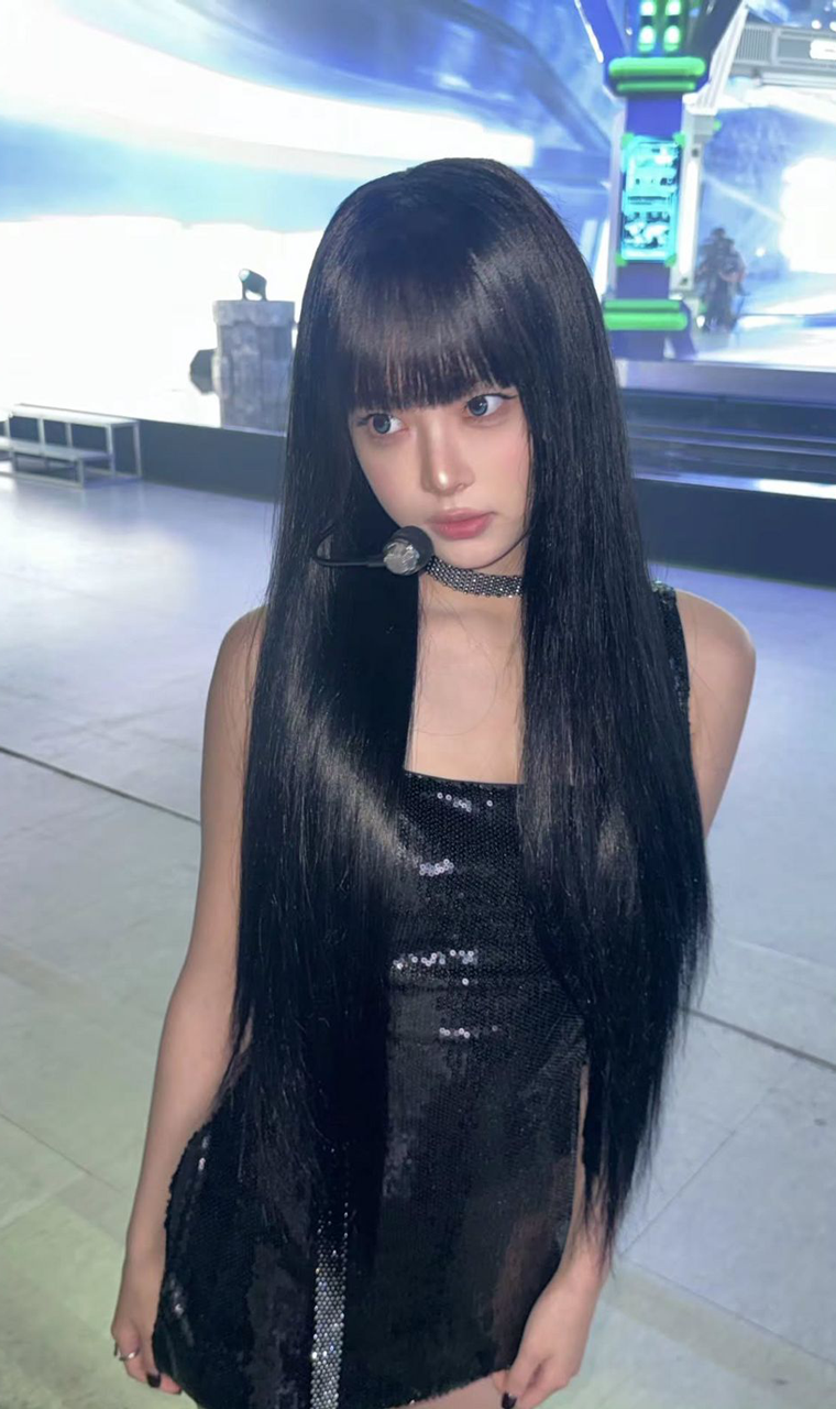 레이어드 컷 대신 일자로! 긴 생머리 헤어가 뜨는 이유