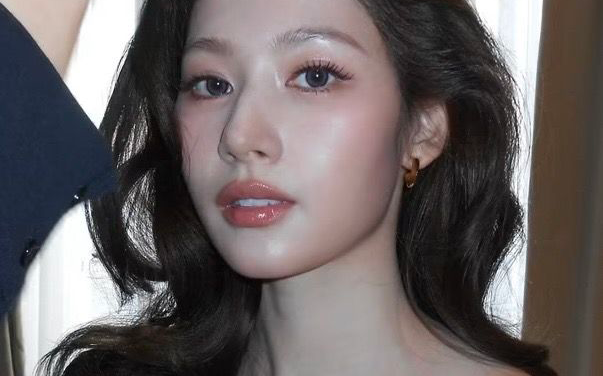 블랙 드레스, 날씬해 보이는 차이는 디테일에 있습니다