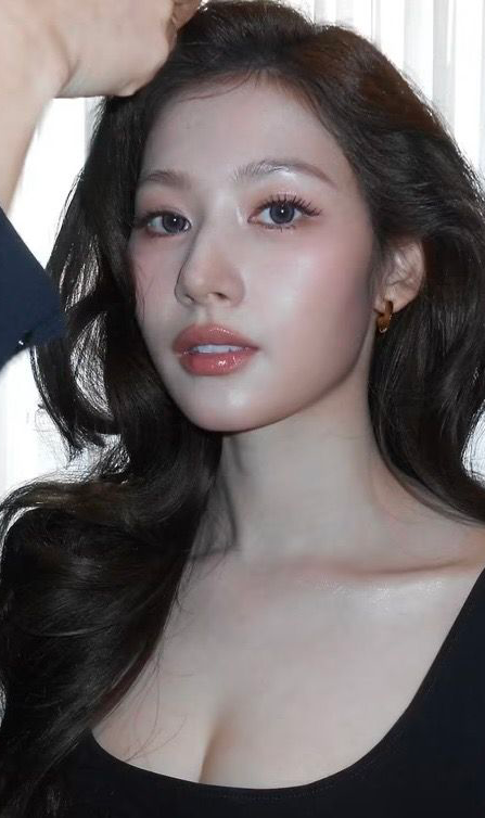 블랙 드레스, 날씬해 보이는 차이는 디테일에 있습니다