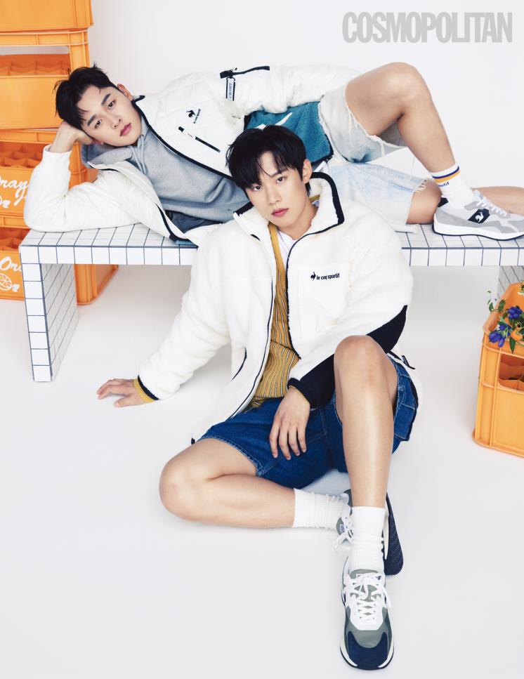 (웅태)리사이클 플리스 재킷 23만9천원, 스니커즈 12만9천원 모두 르꼬끄 스포르티브. 나머지 스타일리스트 소장품. (성철)리사이클 플리스 재킷 21만9천원, 스니커즈 12만9천원 모두 르꼬끄 스포르티브. 나머지 스타일리스트 소장품. 