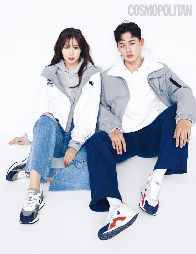 (아린)리버서블 리사이클 재킷 16만9천원, 스니커즈 12만9천원 모두 르꼬끄 스포르티브. 나머지 스타일리스트 소장품. (웅태)리버서블 리사이클 재킷 16만9천원, 스니커즈 12만9천원 모두 르꼬끄 스포르티브. 나머지 스타일리스트 소장품.