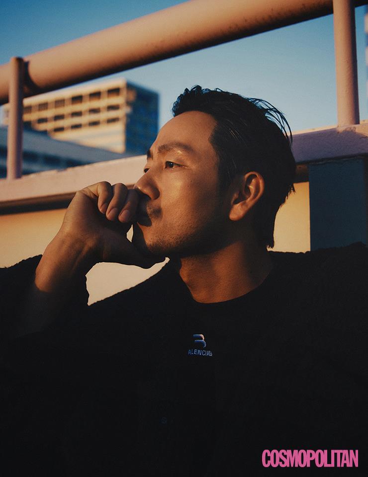 코트 가격미정 송지오. 티셔츠 가격미정 발렌시아가.